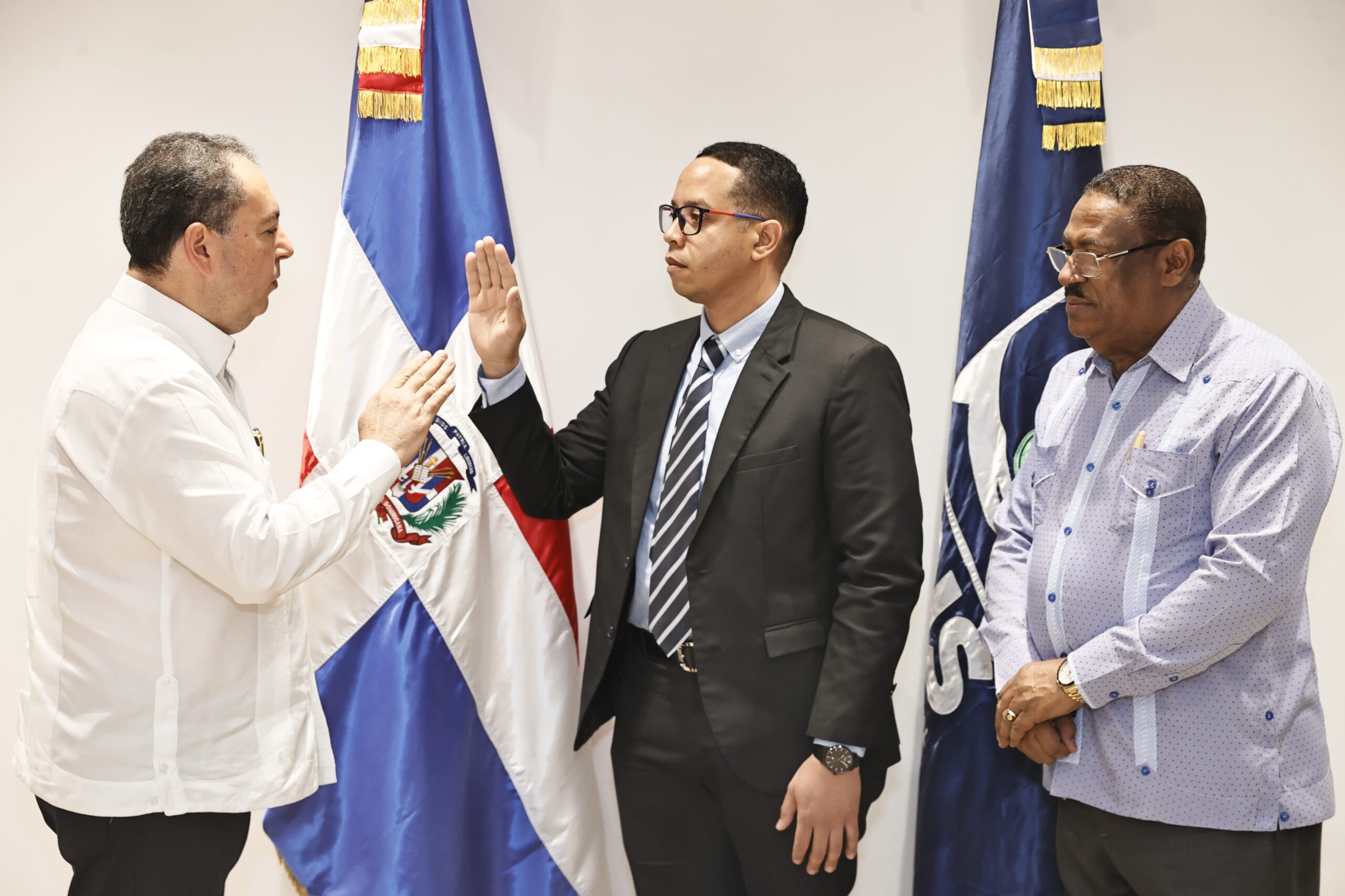 SNS juramenta nuevo director del Hospital Municipal de Boca Chica