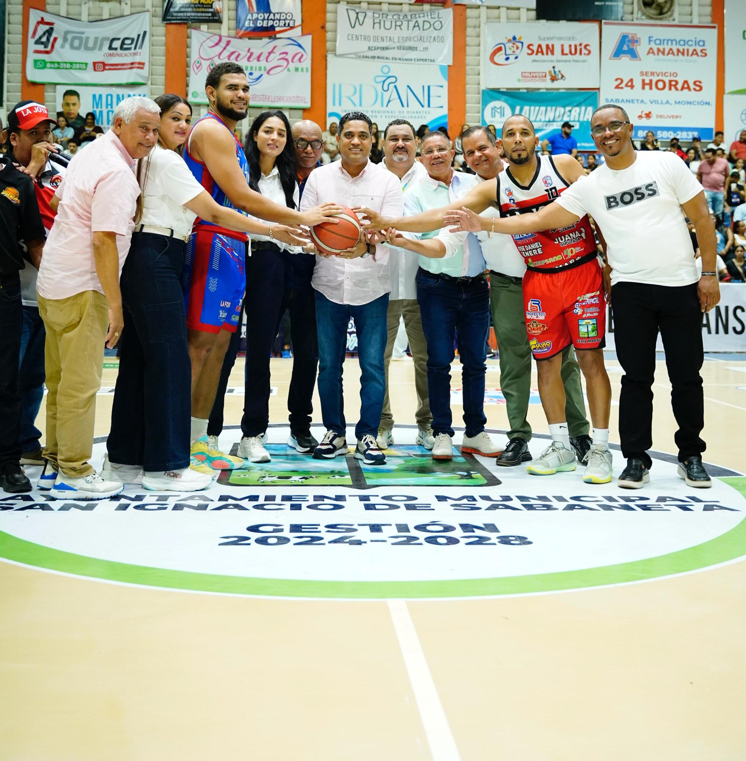 Ministro Kelvin Cruz anuncia remozamiento total del polideportivo de Santiago Rodríguez