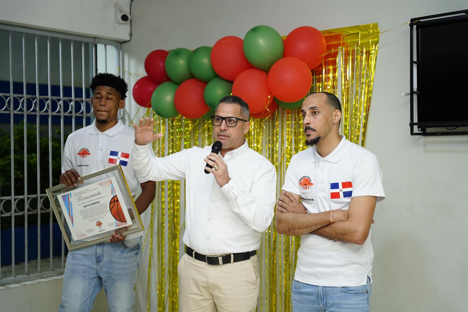 José Luis Bautista es reconocido por su trayectoria al servicio de la niñez y el deporte