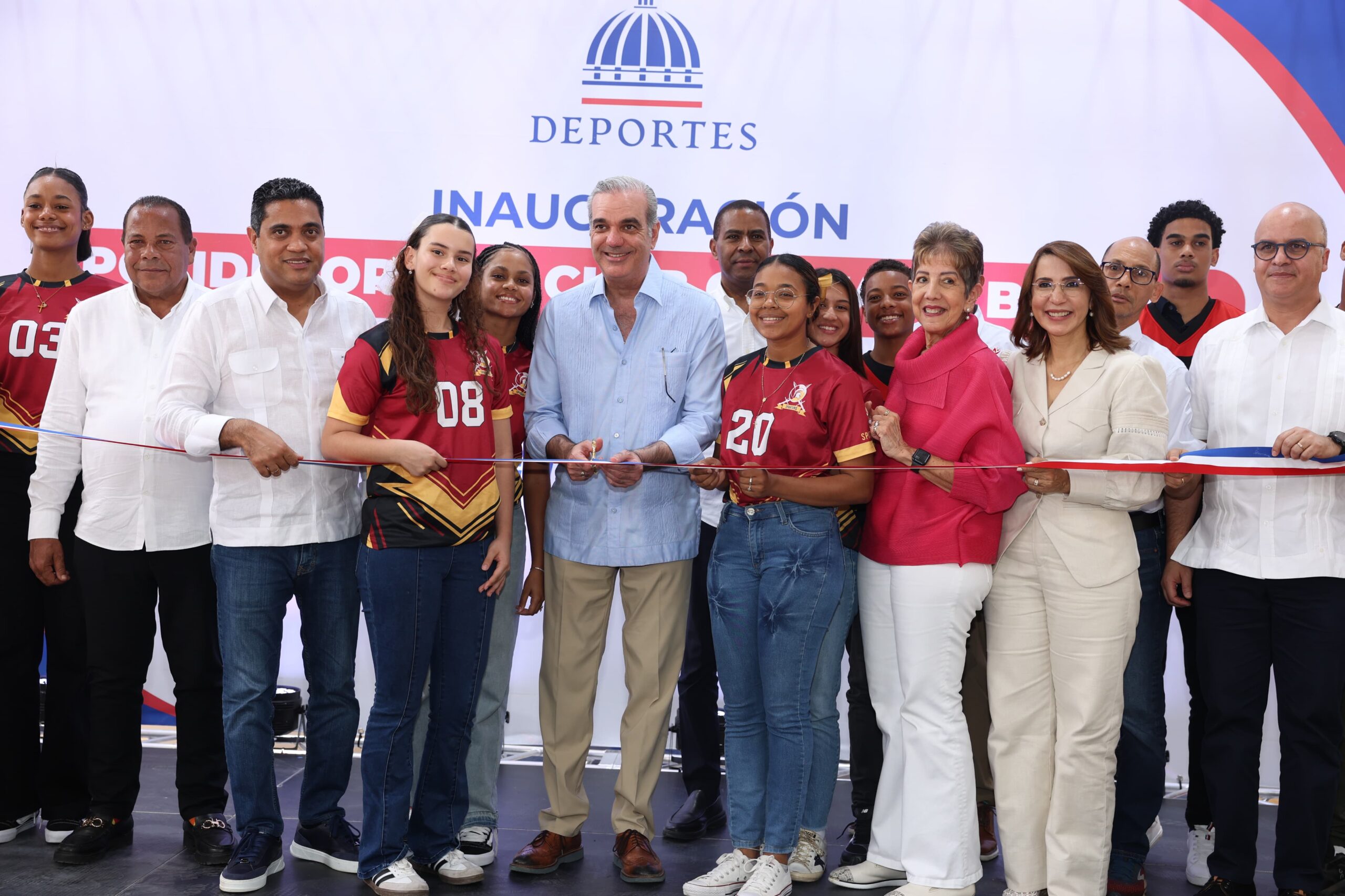 Presidente Abinader entrega dos polideportivos en Puerto Plata con inversión superior a RD$76 millones