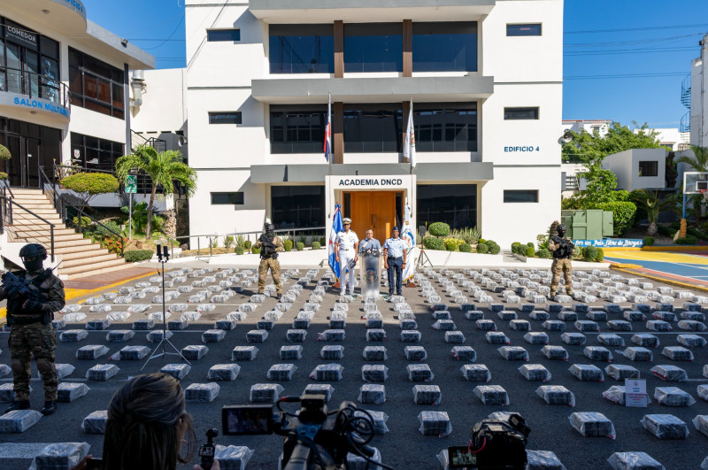 DNCD incauta más de dos toneladas de presunta cocaína en Baní y arresta a seis hombres