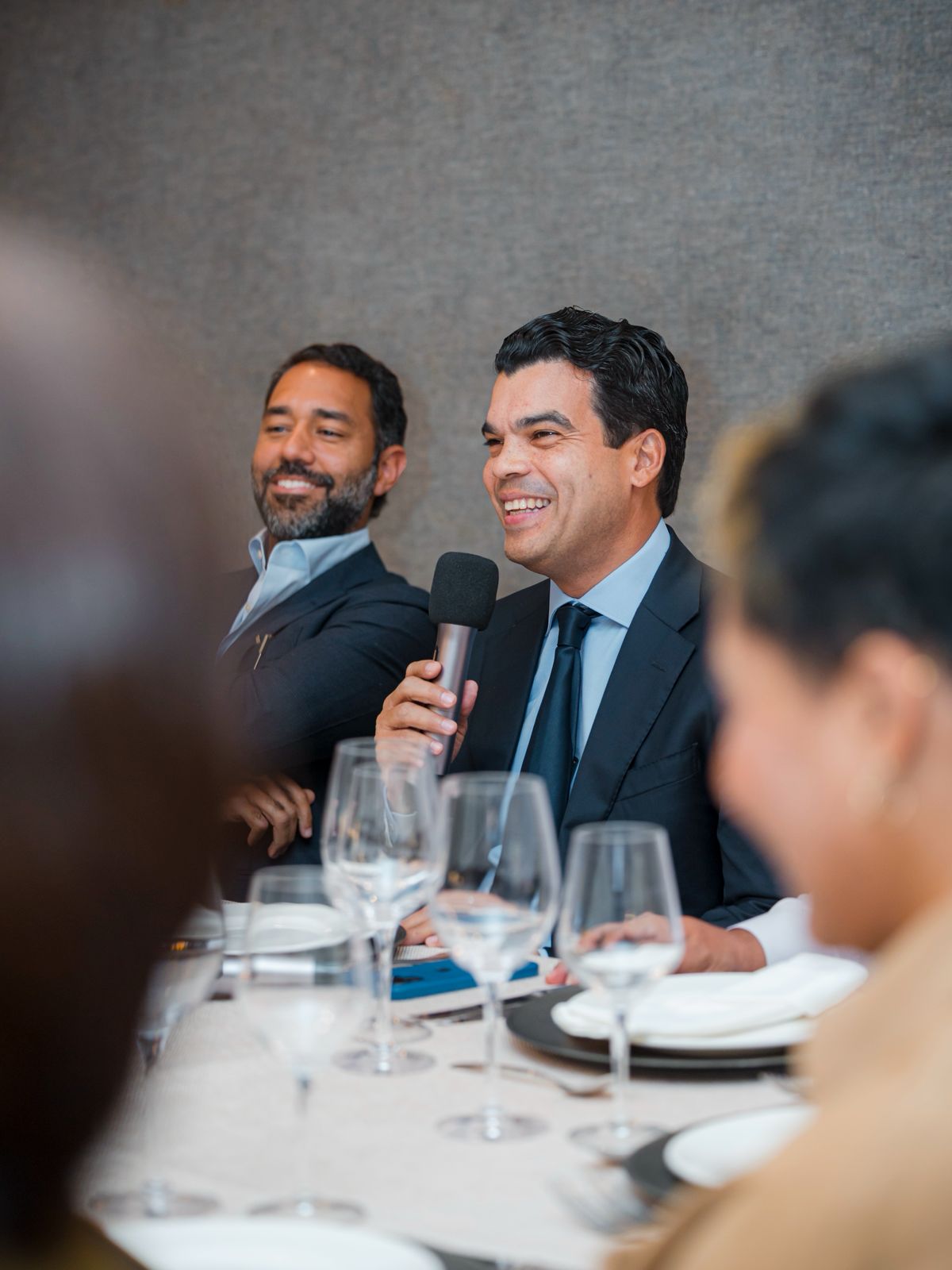 Arnaud pone el agua en el centro del debate y defiende su gestión