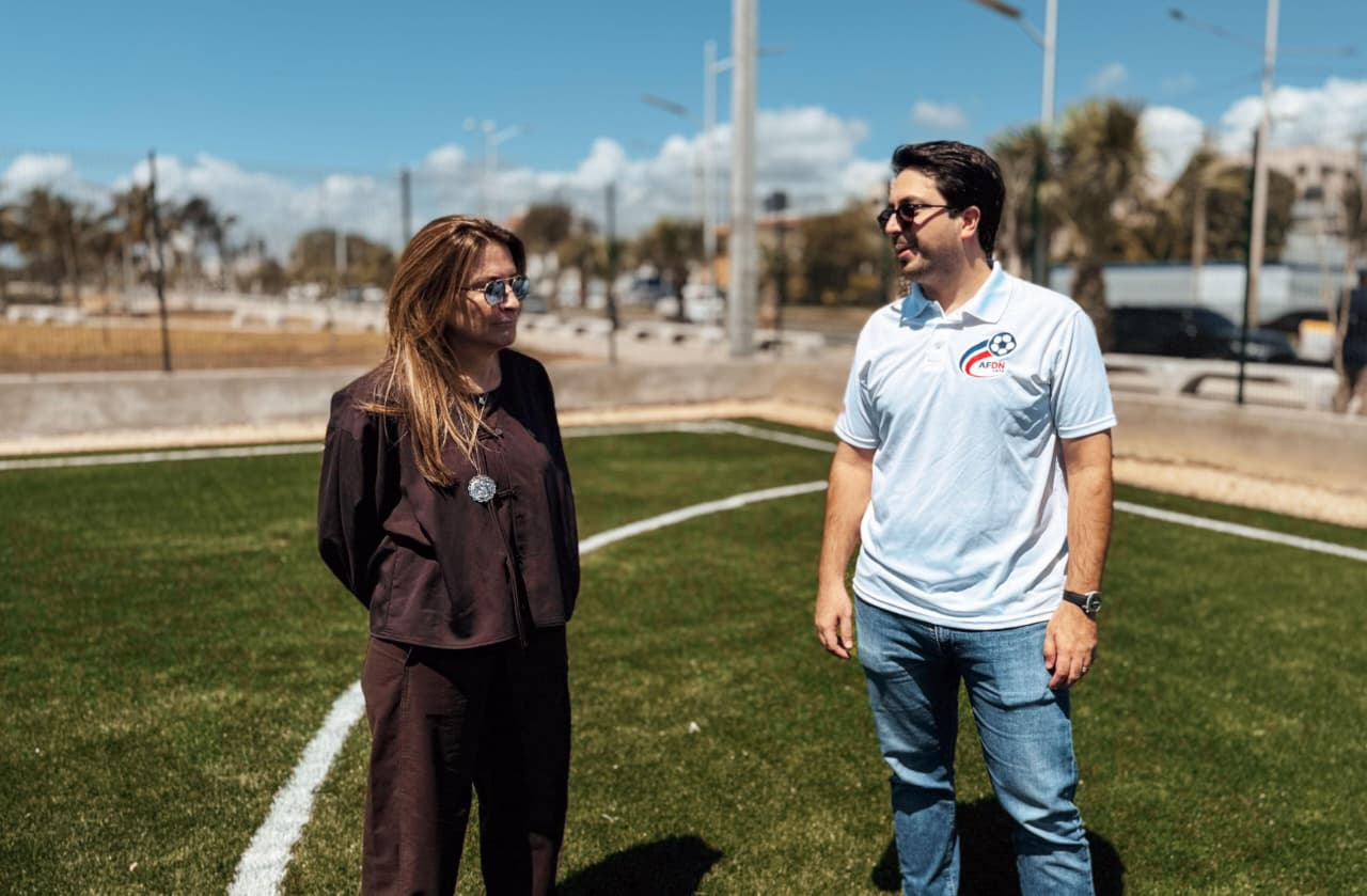 Carolina Mejía supervisa avances del Malecón Deportivo con cancha de fútbol y skate park