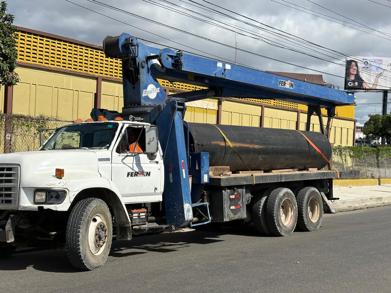 Avería en tubería de la CAASD afecta agua en más de 25 sectores del DN tras obras en la 27 de Febrero