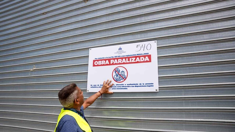 Ministerio de Vivienda clausura por segunda vez plaza en Las Terrenas por inseguridad