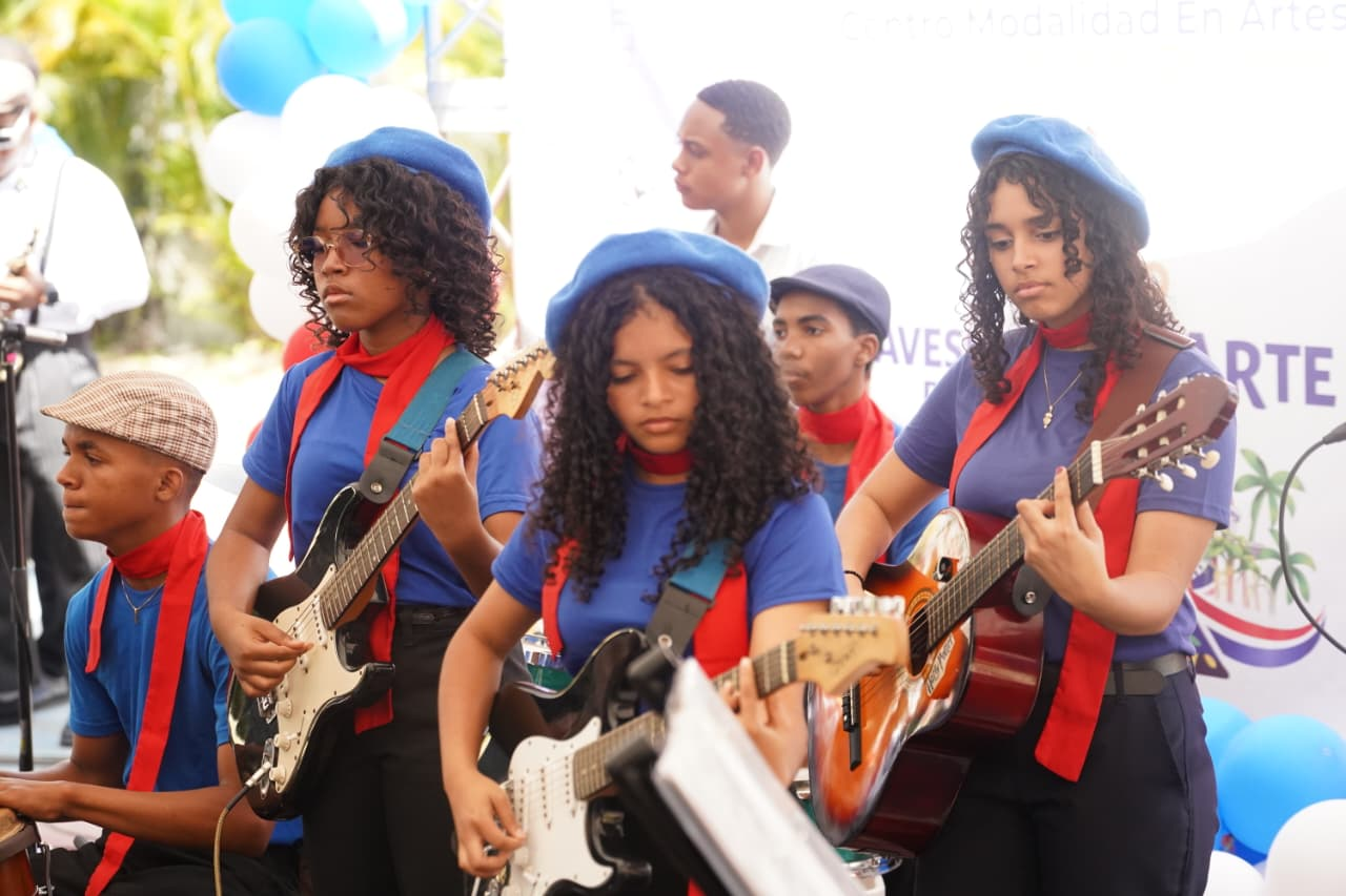 Más de 100 centros educativos convierten sus aulas en escenarios artísticos con galas nacionales