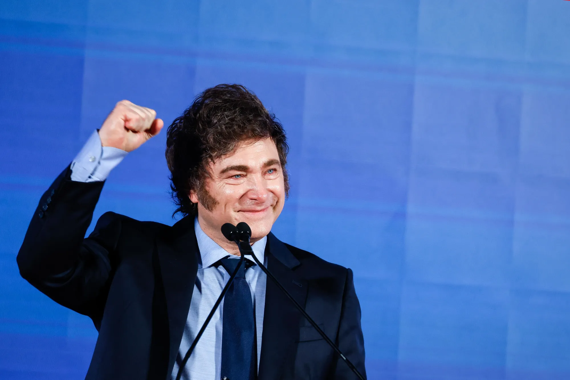 Milei pierde popularidad pese a mejoras económicas en Argentina