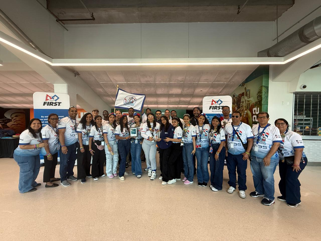 Equipo dominicano gana premio internacional en robótica por su espíritu de equipo