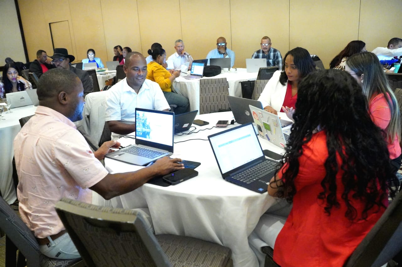 De Camps llama a docentes a fortalecer Evaluación de Desempeño Docente