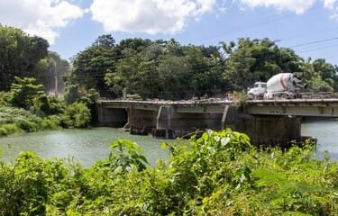 el-puente-hato-nuevo-quita-sueno-sigue-deteriorado-y-sin-barandas-16289b1d-focus-0-0-375-240