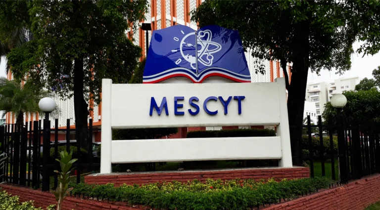 El-MESCYT-entregará-10.000-becas-la-próxima-semana-Conoce-los-requisitos-y-cómo-aplicar