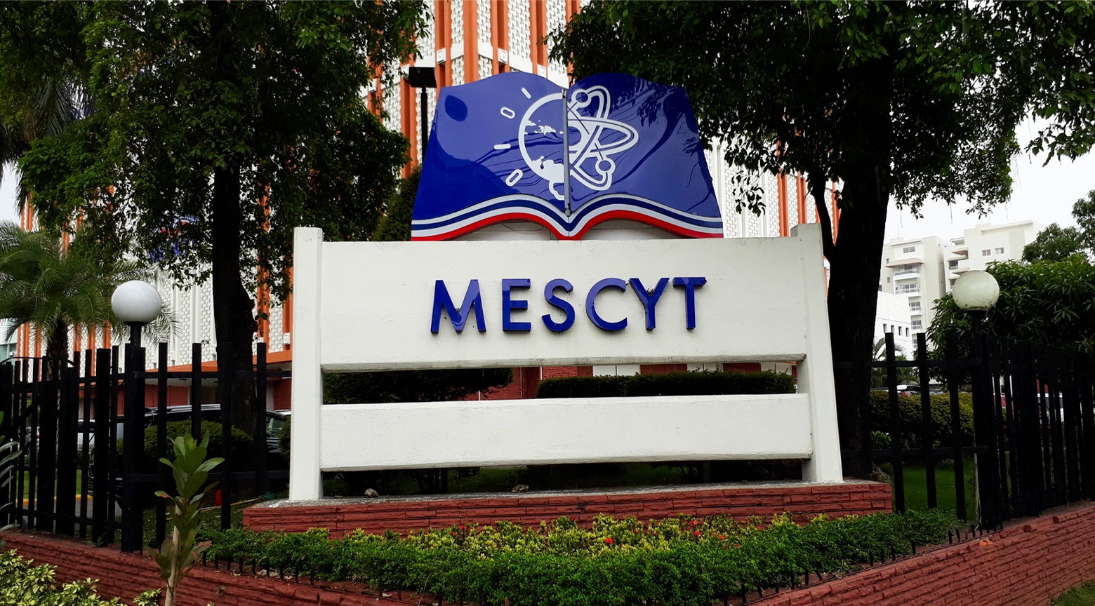 El-MESCYT-entregará-10.000-becas-la-próxima-semana-Conoce-los-requisitos-y-cómo-aplicar