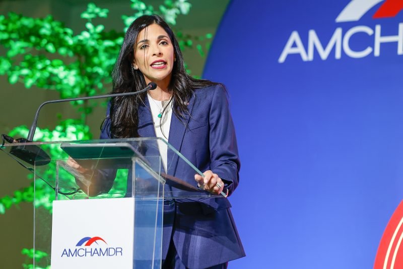 La-presidenta-de-la-Amchamdr-Francesca-Rainieri_-800x533-1