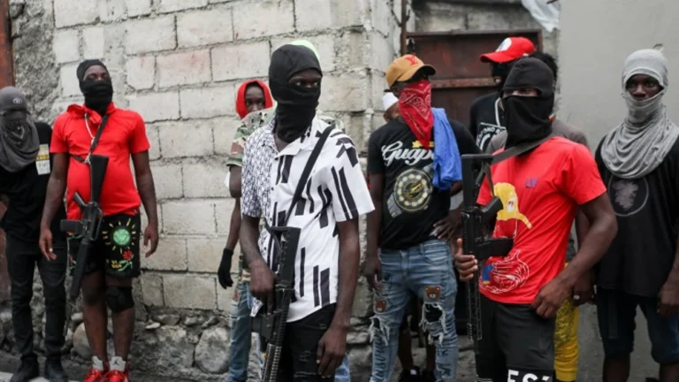 Miembros-de-Viv-Ansanm-en-un-barrio-de-Haiti-1300x732