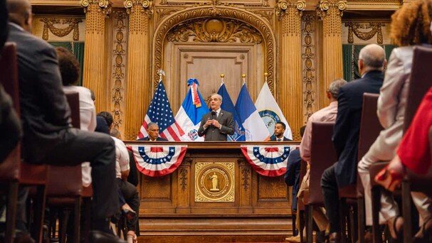 luis-abinader-y-el-dia-del-orgullo-dominicano-en-brooklyn-72db808e-focus-0-0-608-342