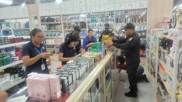 se-han-incautado-30-mil-mercancias-ilicitas-a-comercios-chinos-cb6f82fd-focus-0-0-608-342