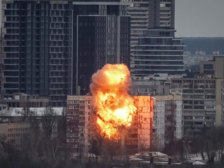 2025-12-27T100225Z-1028018800-RC2UOIAEBRXZ-RTRMADP-3-UKRAINE-CRISIS-ATTACK-KYIV