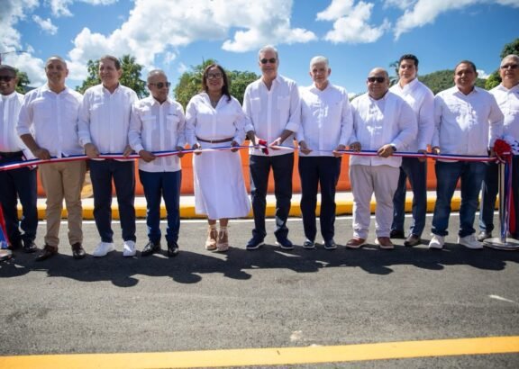 Maimón estrena puente sobre La Leonora: la obra que une comunidades tras años de espera