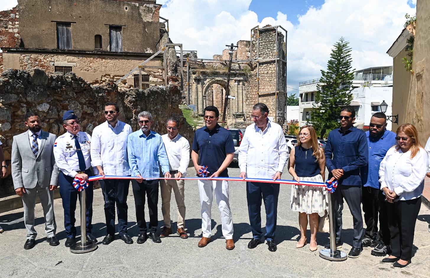 David-Collado-junto-a-personaldiades-en-Ciudad-Juan-Bosch-Foto-Prensa-Ministerio-de-Turismo-1