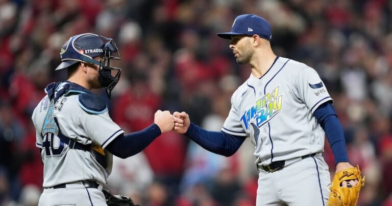 Rays dejan a Cleveland contra la pared y se acercan a la Serie Mundial