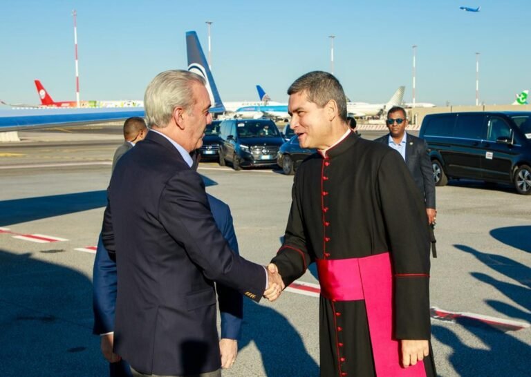 Presidente-Luis-Abinader-a-su-llegada-a-Roma-Foto-Presidencia-1200x853