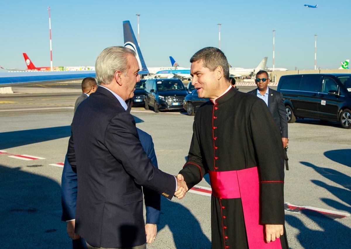 Presidente-Luis-Abinader-a-su-llegada-a-Roma-Foto-Presidencia-1200x853