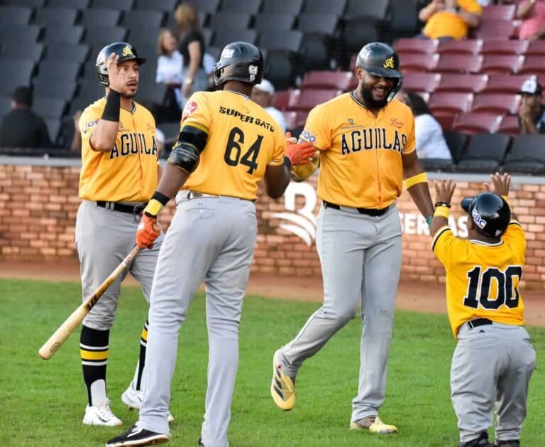 Águilas despiertan en el Cibao: frenan a los Gigantes y consiguen su primera victoria